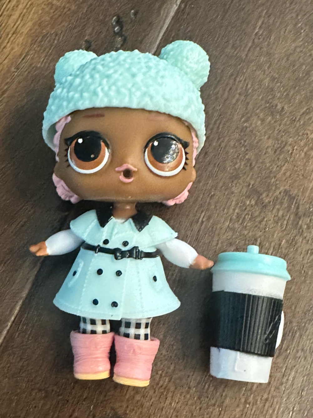 EUC L.O.L. Surprise! Fashion Doll in Mint Coat with Pink Boots